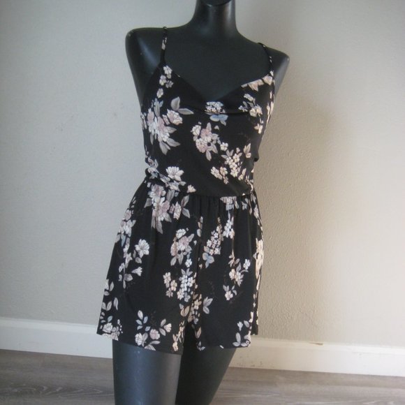 Azkara Black Floral Romper Size M NWT - Picture 1 of 10